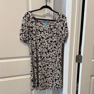 CeCe Black and Cream Floral Short Sleeve Top